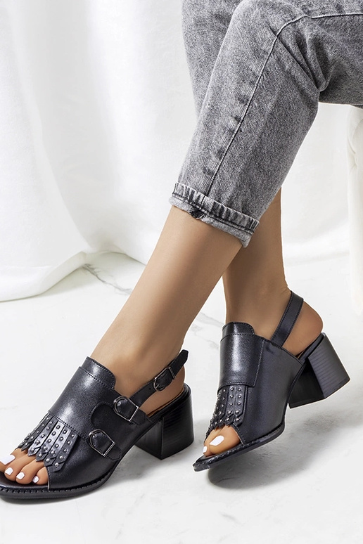 Čierne kožené sandále so zvrškom Zand Čierne kožené sandále so zvrškom Zand