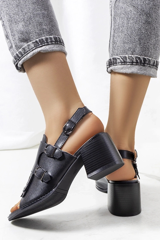 Čierne kožené sandále so zvrškom Zand Čierne kožené sandále so zvrškom Zand