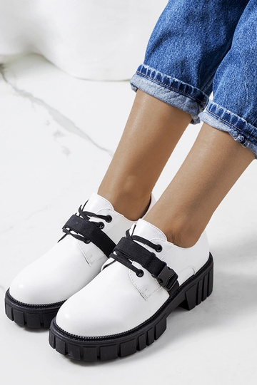 Biele topánky na... 2