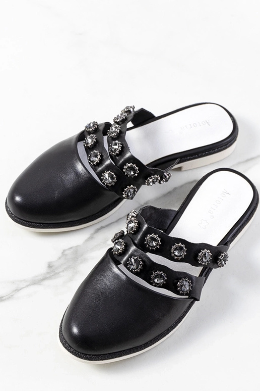 Čierne vybíjané šľapky Asselt