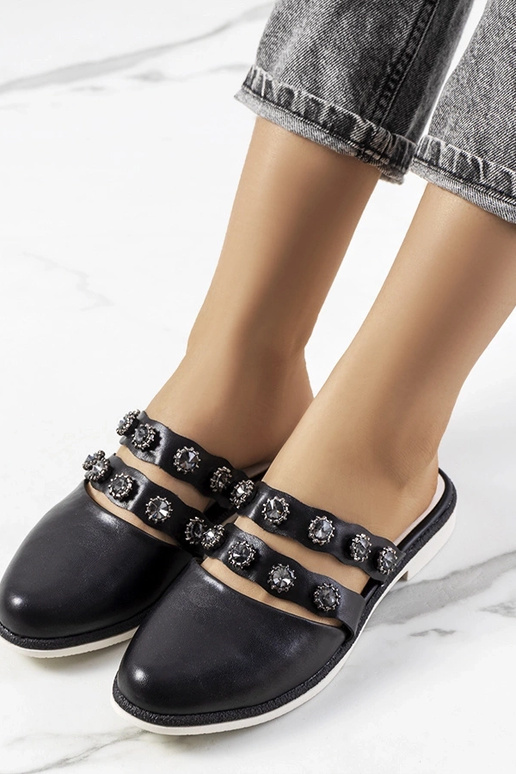 Čierne vybíjané šľapky Asselt