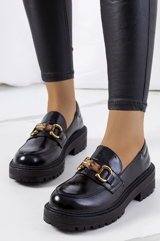 Čierne mokasíny, „Kemze"