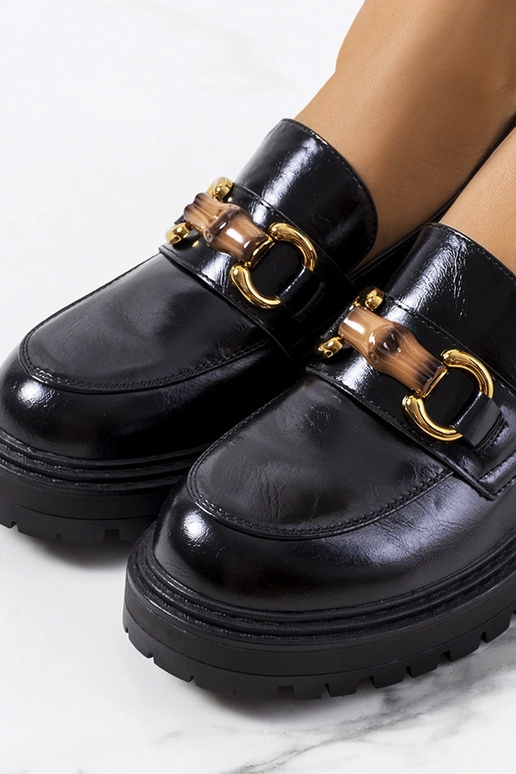 Čierne mokasíny, „Kemze"