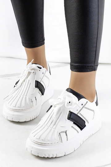 Biele športové topánky s...