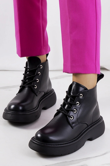 Čierne čižmy typu „glany",... 2