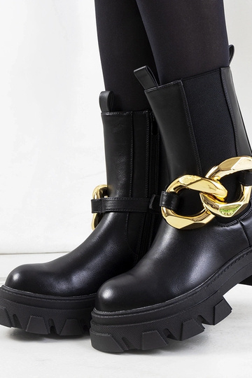 Čierne čižmy, „Croydon" 2