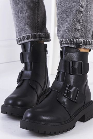 Čierne čižmy z ekokože...