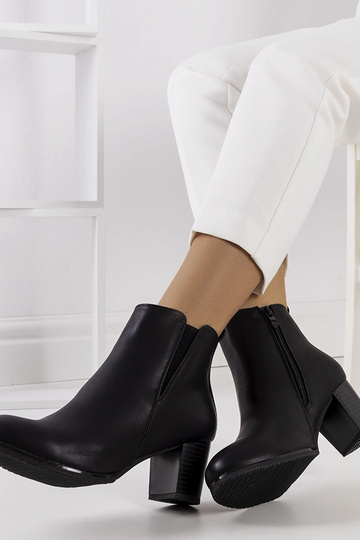 Čierne členkové topánky na...