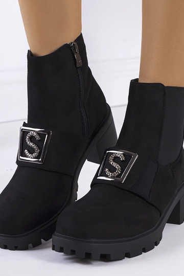 Čierne kotníkové topánky na...