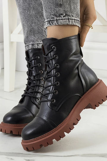 Čierne turistické topánky...