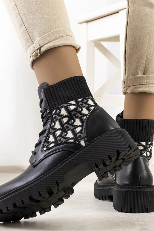 Čierne členkové čižmy s elastickým...