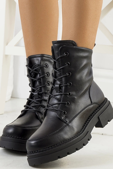 Čierne zúžené čižmy, z eko...