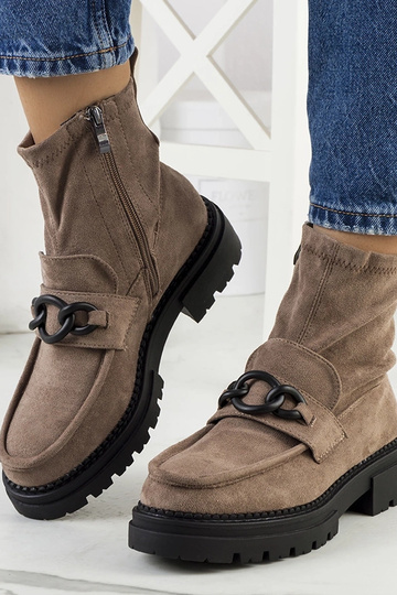 Hnedé čižmy, „Fannia"