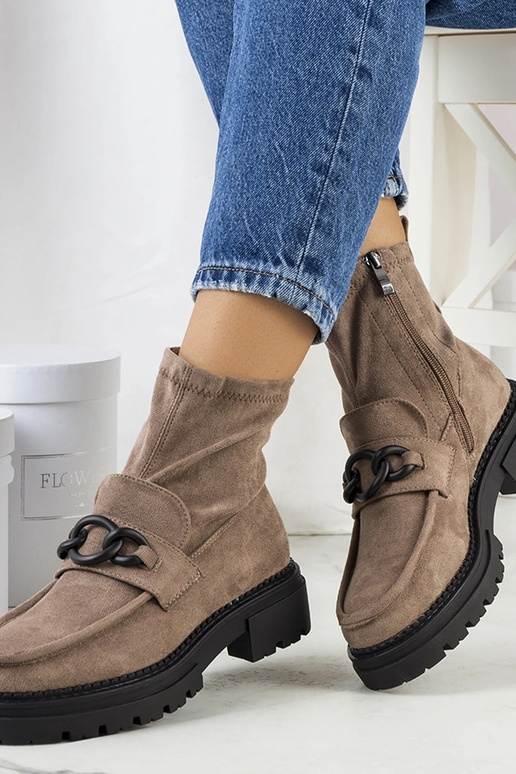 Hnedé čižmy, „Fannia"