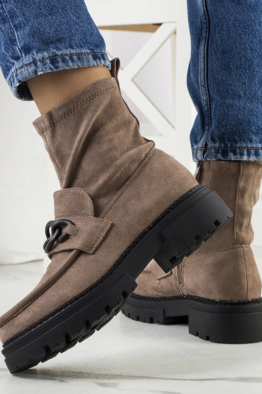 Hnedé čižmy, „Fannia"