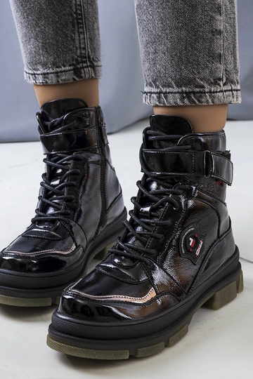 Čierne lakované čižmy,...