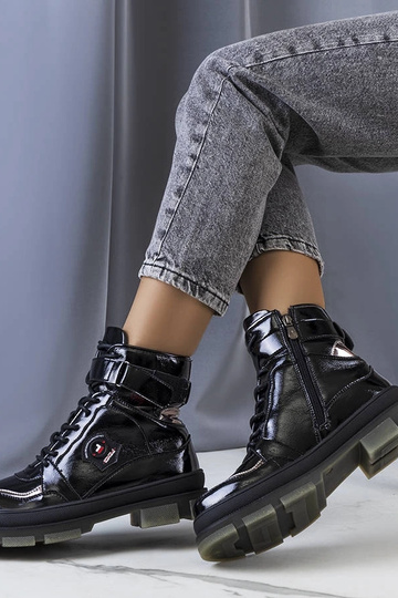 Čierne lakované čižmy,... 2