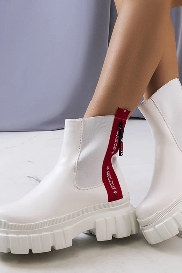 Biele lakované členkové...