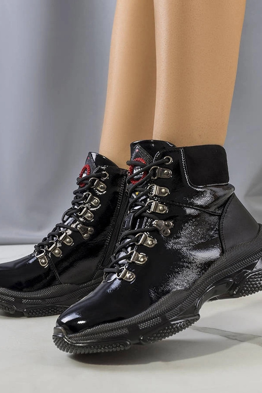 Čierne lakované členkové čižmy Celmir