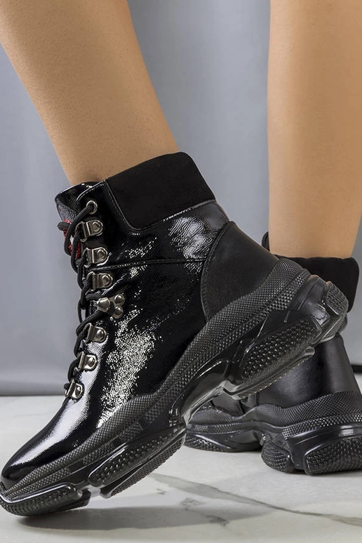 Čierne lakované členkové čižmy Celmir