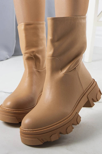 Hnedé zimné čižmy, „Nasidi"