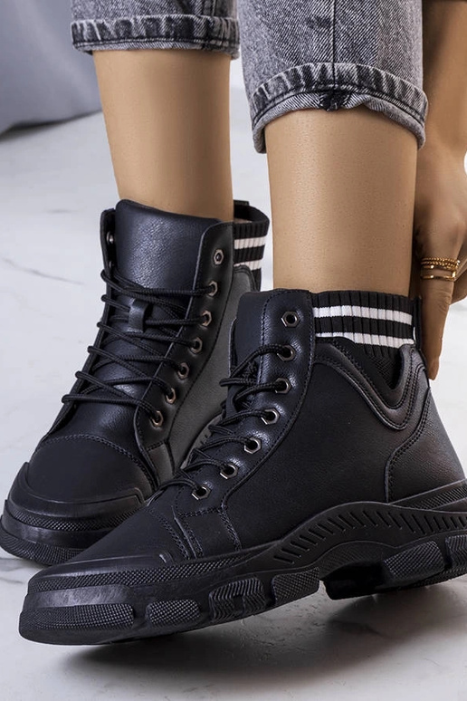 Čierne zateplené čižmy značky Innes