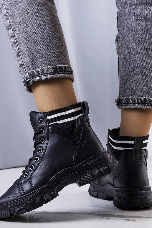 Čierne zateplené čižmy značky Innes