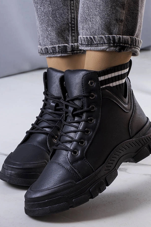 Čierne zateplené čižmy značky Innes