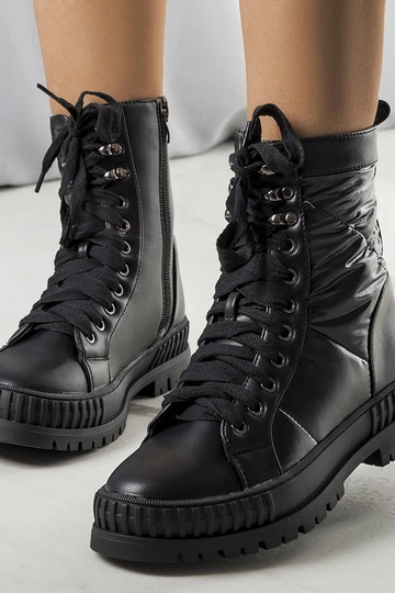 Čierne zimné turistické...