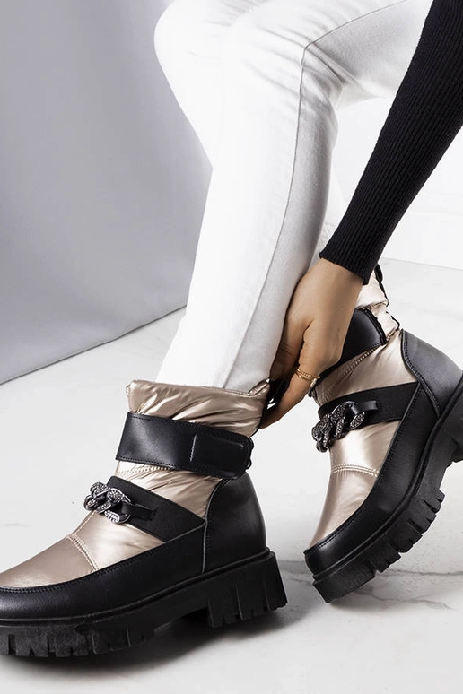 Snehule Ephraim so zlatým reťazcom