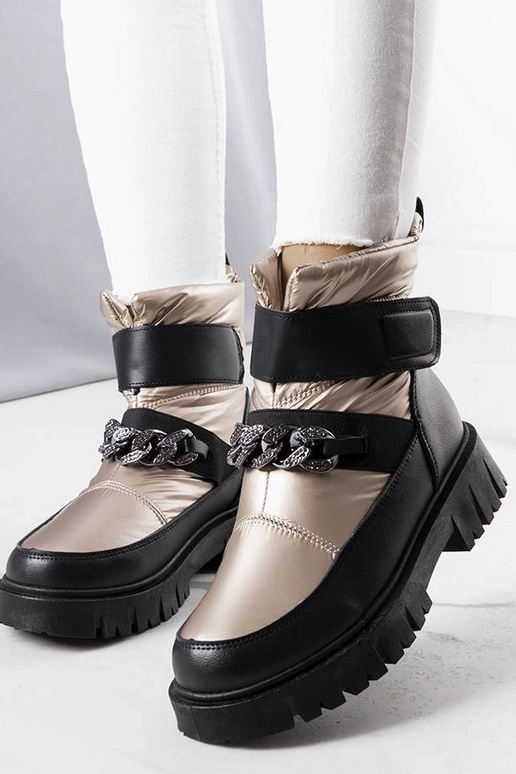 Snehule Ephraim so zlatým reťazcom