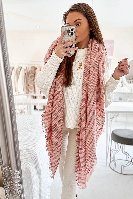 Ružový šál od Nyomi