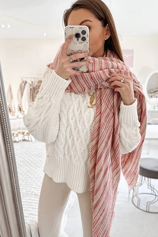 Ružový šál od Nyomi