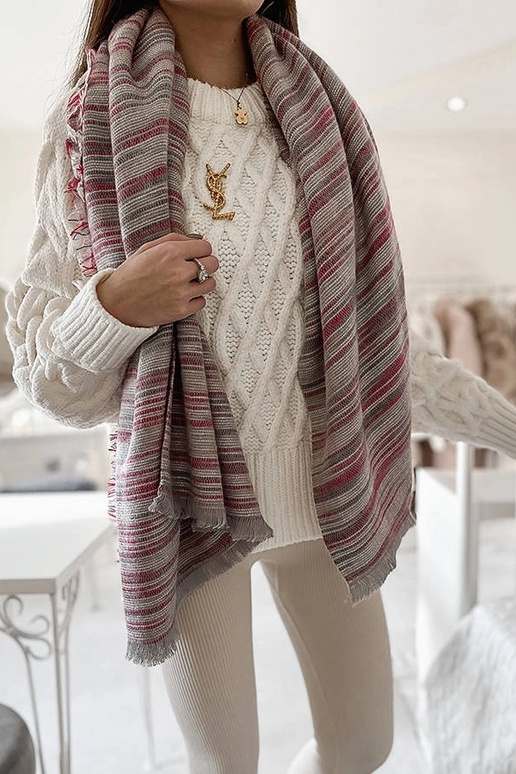 Nyomin fialový šál