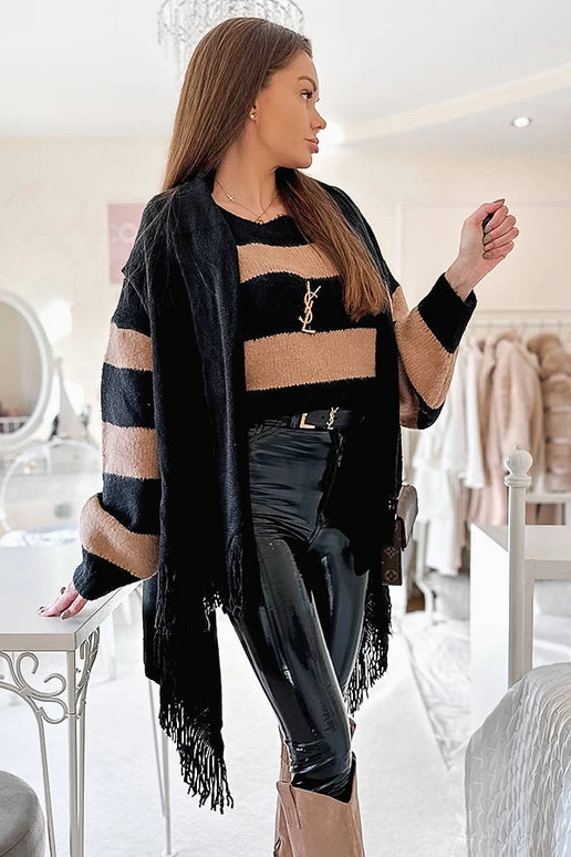 Čierny strapcový šál jún