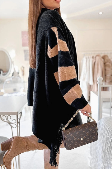 Čierny strapcový šál jún 2