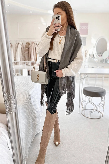 Sivá pelerína jún 2