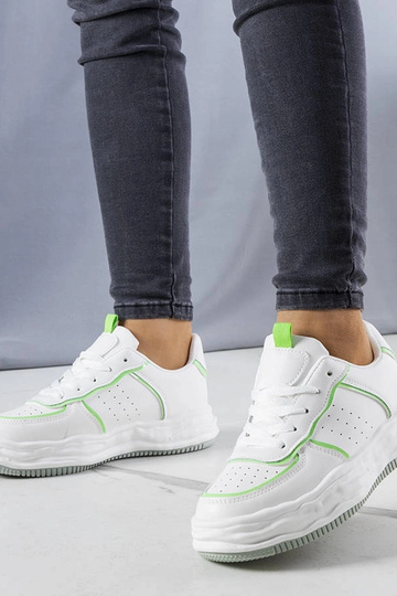 Biele tenisky so zelenými...
