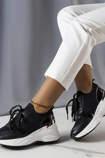 Čierne športové topánky na...