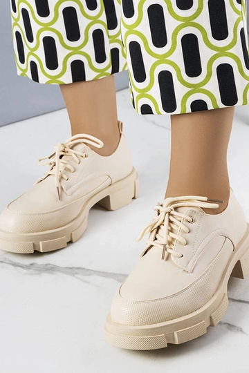 Béžové topánky s masívnou...