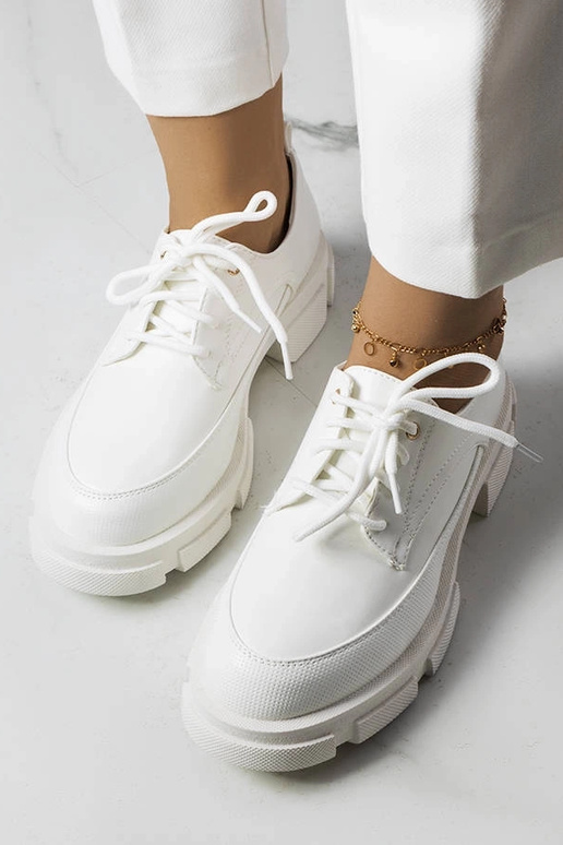 Biele poltopánky na masívnej...