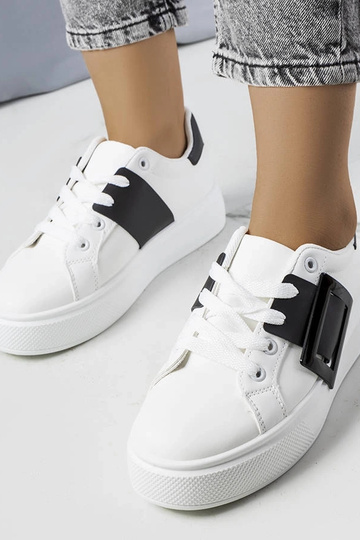 Biele tenisky zdobené...