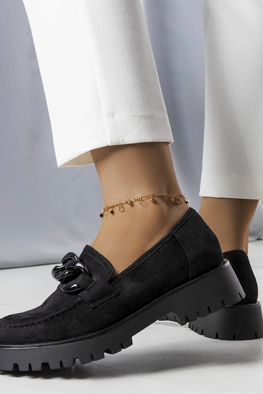 Čierni páni zdobení retiazkou Arpin