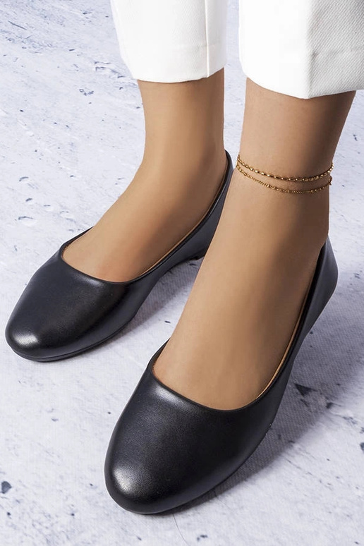 Čierne balerínky s koženou stielkou...