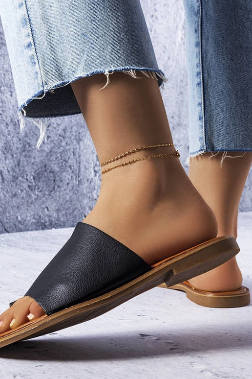 Čierne šľapky s nepravidelným... Čierne šľapky s nepravidelným...