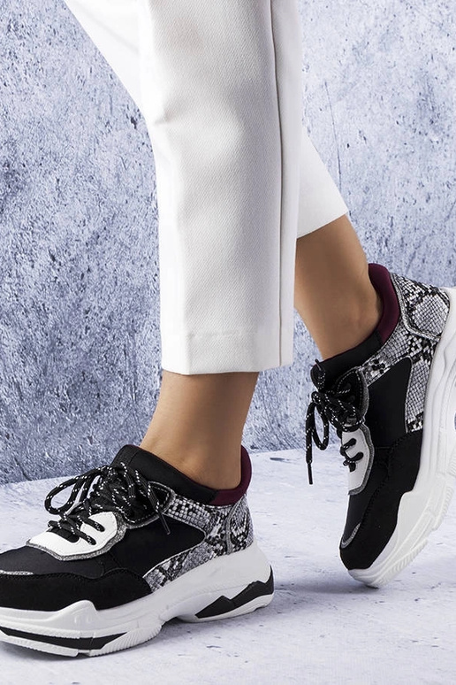 Čierne tenisky zdobené vsadkami Savard