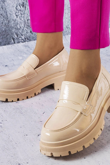 Béžové lakované topánky...