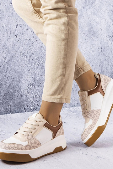 Hnedé tenisky zdobené...