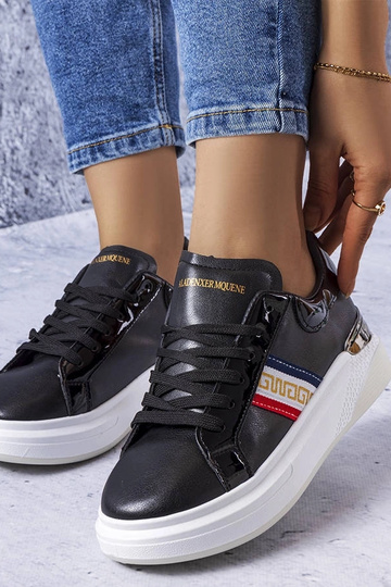 Čierne topánky s lakovanými...