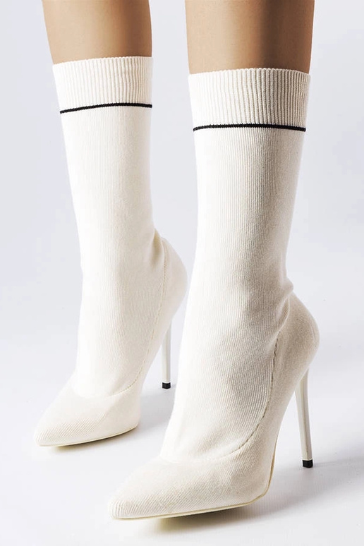 Biele ponožkové čižmy na vysokom...